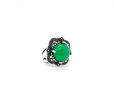 Vintage Silver Ring With Green Jade Crystal Gemstone