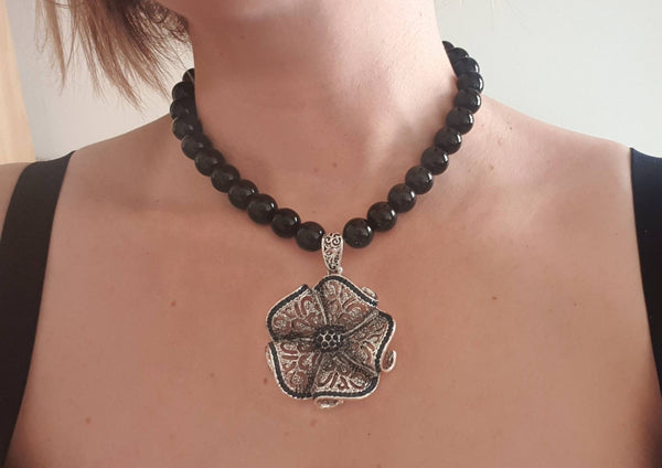 Flower Beaded Necklace | Vintage Flower Pendant | Queebo