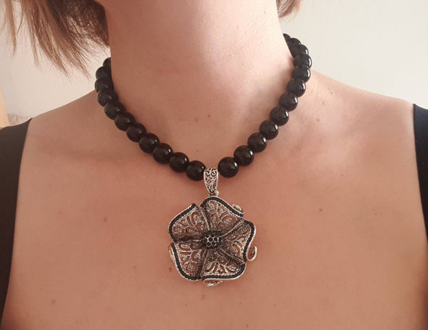 Flower Beaded Necklace | Vintage Flower Pendant | Queebo