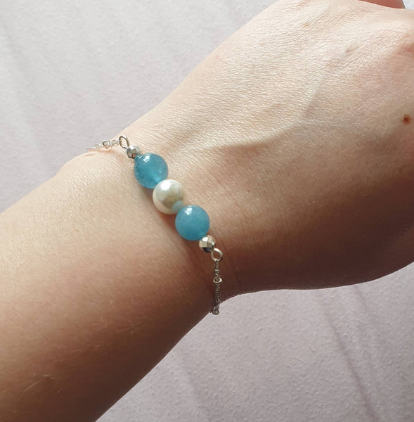 White Pearl Bracelet | Blue Pearl Bracelet | Queebo