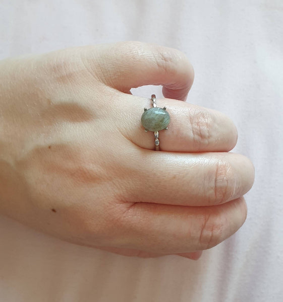 Minimalist Silver Ring With Labradorite Crystal Gemstone
