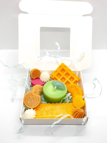 Handmade Luxury Wax Melts Gift Box Set With Cedar Wood Tea Light Candle
