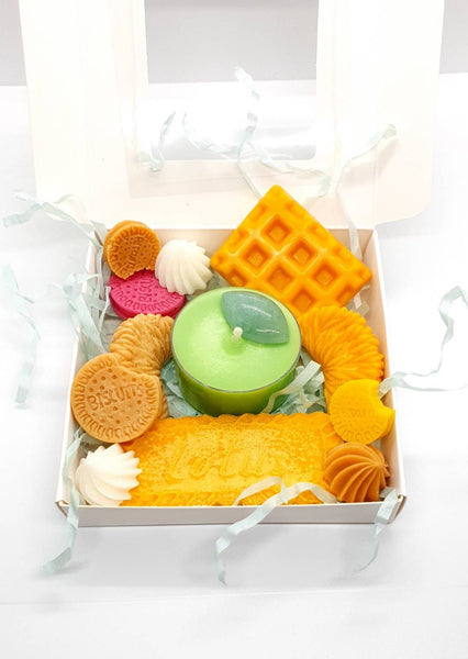 Handmade Luxury Wax Melts Gift Box Set With Cedar Wood Tea Light Candle