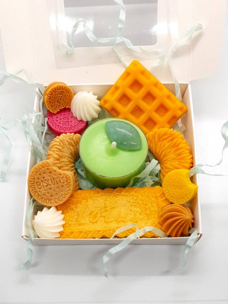 Handmade Luxury Wax Melts Gift Box Set With Cedar Wood Tea Light Candle