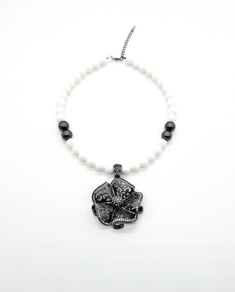 White Tridacna Beaded Necklace With Vintage Flower Pendant
